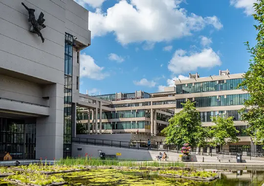 University of Leeds - universitas di inggris yang banyak orang indonesia
