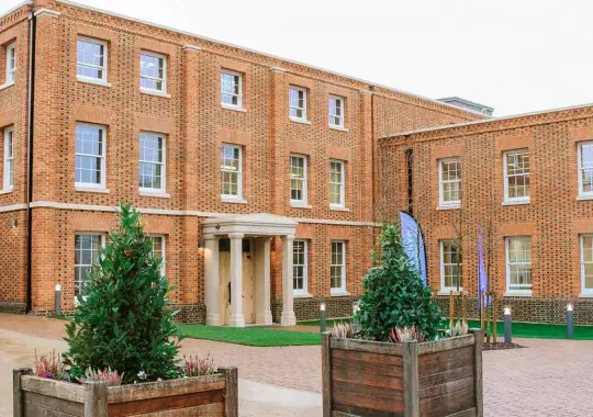 University of Buckingham - kuliah bisnis di inggris