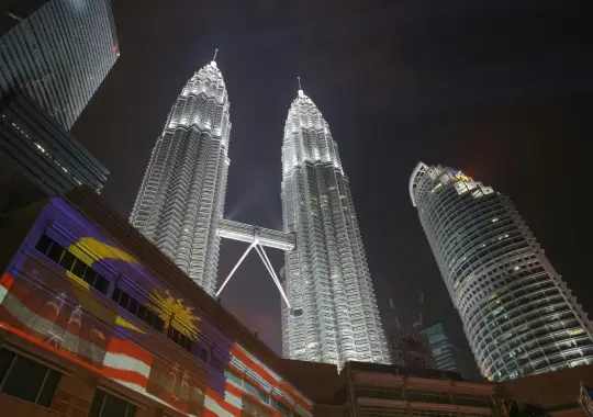 Petronas Twin Tower - tempat wisata di kuala lumpur