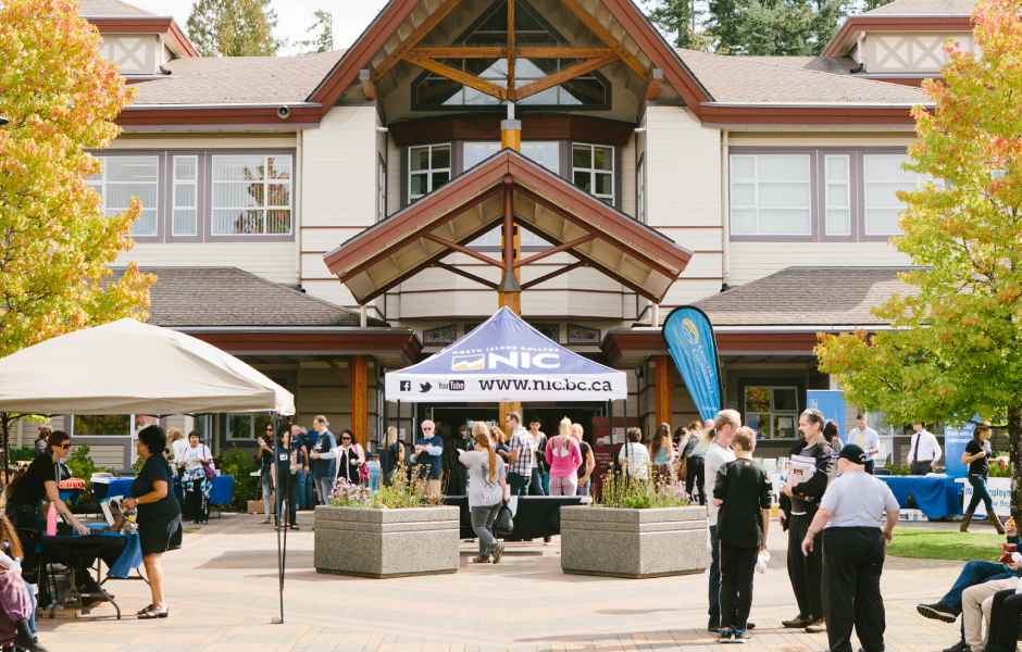 tempat berkumpul di North Island College, Canada