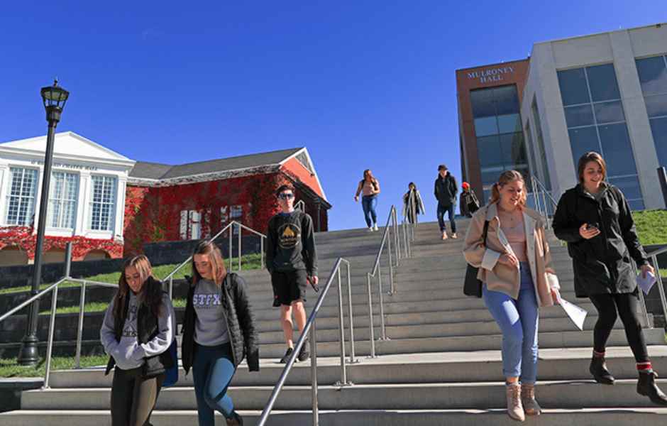 Foto sekitar gedung St. Francis Xavier University Canada