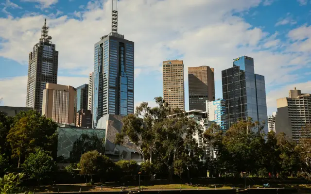 universitas negeri di melbourne