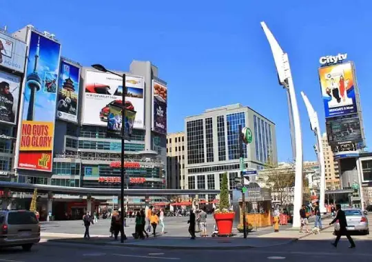 Yonge-Dundas Square - tempat wisata di toronto kanada