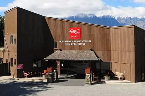 Queenstown Resort College