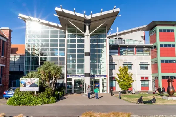 Universal College Of Learning (Ucol)