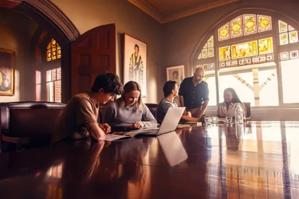 fasilitas di University of New England (UNE)