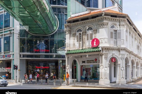 tourist-visitor-centre-and-orchard-gateway-at-orchard-road-singapore-2TBJ64P