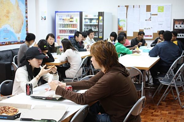 kuliah di victory institute, Australia